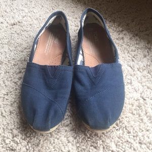 Woman’s Toms size 7
